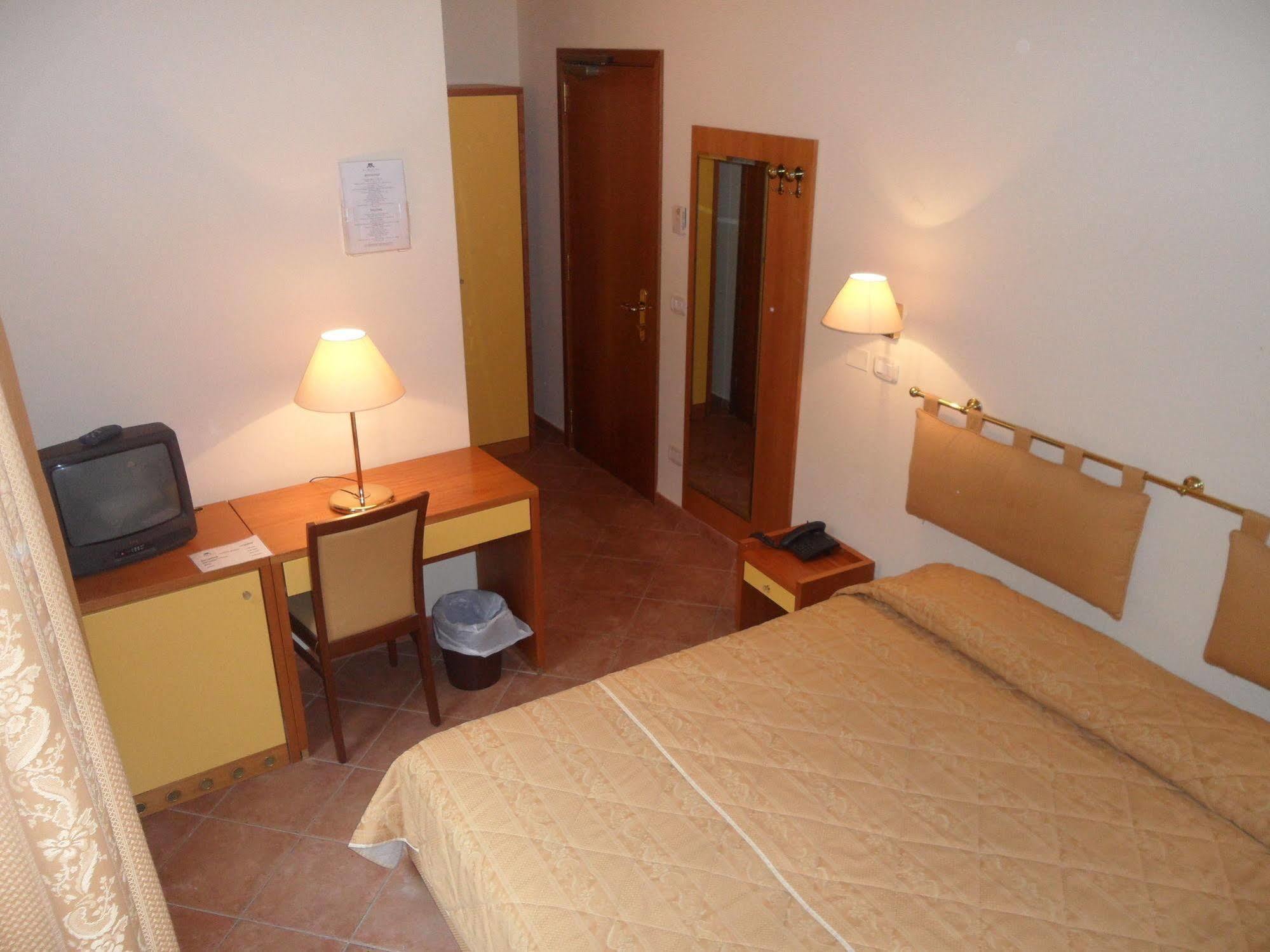 Hotel La Vedetta Livorno Exteriör bild